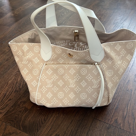 Louis Vuitton tote excellent condition - Picture 2 of 5